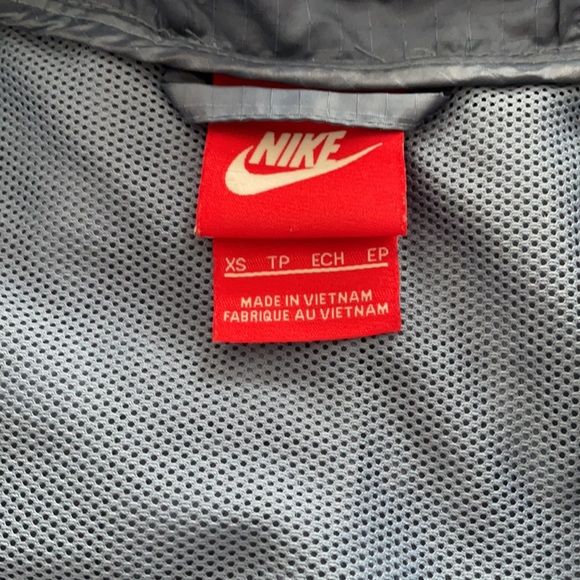 NWOT - Nike Lightweight Hooded Windbreaker - Picture 5 of 9